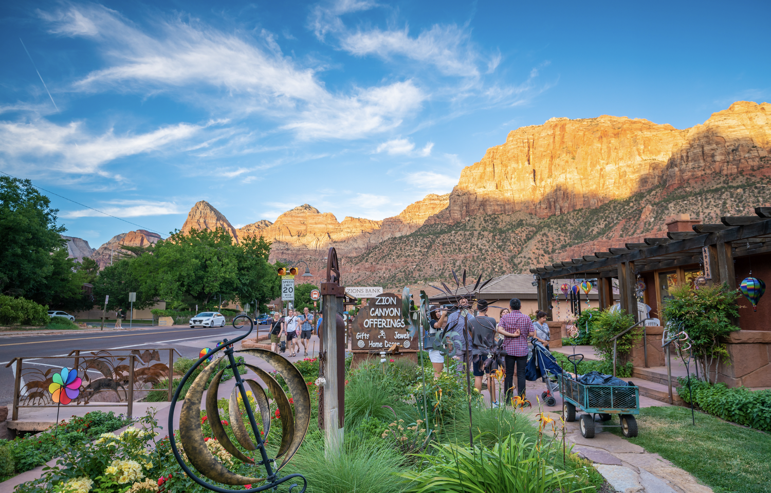 Springdale Utah: Eats, Rentals & Showers Near Zion Park
